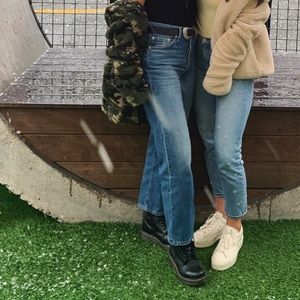 Levi’s rib cage straight